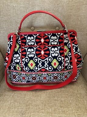 New!  Never used. Retired Vera Bradley Sun Valley Quilted Cotton Frame Bag